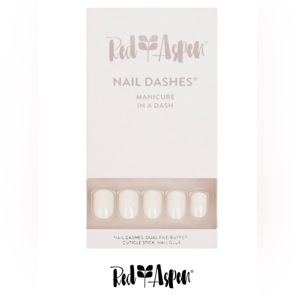 Red Aspen Nail Dashes - White
Nina On Cloud 9 short square b6n